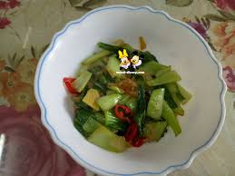 Tuang sedikit air, aduk rata. Mudahnya Goreng Sayur Sawi Hi Meed Di Sini