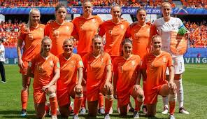 Vi belicht de opponenten, samen met bondscoach sarina wiegman. Sarina Wiegman Met Oranje Vrouwen Naar Achtste Finales Haaglanden Voetbal