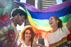 O que aconteceu ali naquele dia, foi o que deu início às primeiras paradas de orgulho lgbt, sendo adotada em outros lugares do mundo. Dia Internacional Do Orgulho Lgbt A Conversa E Sobre Saude Mental