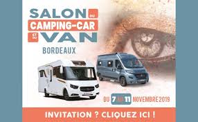 Un couchage pour une (vraie) 3e personne est possible en abaissant la table du salon et en déplaçant le dossier de la banquette. Salon Du Camping Car Et Du Van Du 7 Au 11 Novembre 2019 Van Life