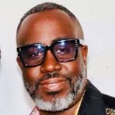 Wendy Menard (@wmukluk)