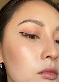 This formula is buildable so if the pigment isn't rich enough for your first swipe, layer it on for. Tutorial How To Do Winged Eyeliner On Hooded Eyes