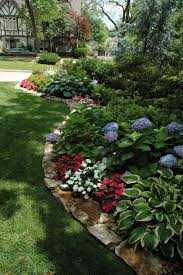 Rustic Flower Beds With Rocks In Front Of House Ideas Https Decomg Com Rustic Flower Beds Small Front Yard Landscaping Porch Landscaping Shade Garden Design