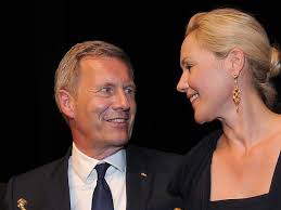 To connect with bettina, sign up for facebook today. Christian Wulff Nach Kirchlicher Hochzeit Mit Seiner Bettina Im Gluck