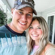 Crystal Canipe's Instagram, Twitter & Facebook