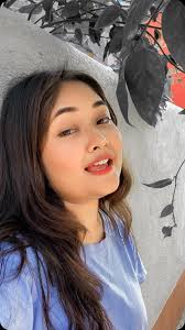 Alisa Shaw's Instagram, Twitter & Facebook