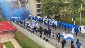 ɛf ˈt͡seː luˈtsɛrn), or simply abbreviated to fcl, is a swiss sports club based in lucerne. Video Die Fcl Fans Heizen Vor Dem Heimspiel Gegen St Gallen Ihre Mannschaft An Luzerner Zeitung