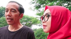 Fashion muslim sedang mengalami kemajuan, tak lagi monoton seperti tahun 1990an. Ria Ricis Kesemsem Liat Romantisnya Hubungan Jokowi Iriana Saat Nge Vlog Bareng Keluarga Presiden Webtvasia Indonesia