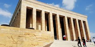Napoleon's tomb is the monument erected at les invalides in paris to keep the mortal remains of napoleon following their repatriation to france from saint helena in 1840, or retour des cendres, at the initiative of louis philippe i and his minister adolphe thiers. Ein Blick Hinter Die Kulissen Des Mausoleums Anitkabir