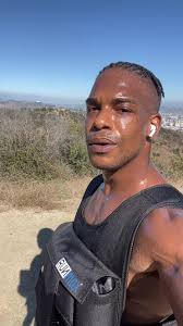 Runyon w/ a 30lbs weighted vest 🥵 #runyoncanyon #fyp #weightedvest