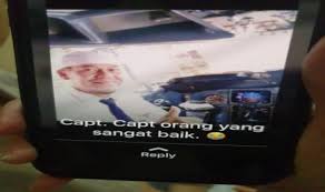 Tangis keluarga dan orang terdekat pecah, mengingat sosok kapten afwan yang soleh. Jenazah Kapten Afwan Dimakamkan Besok Republika Online