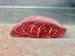 Он расположен на высоте 300 метров над уровнем моря в отеле burj al arab. Picanha A5 Miyazakigyu Japanese Wagyu