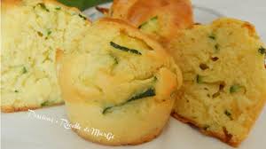 Un modo alternativo per consumare le uova potrebbe essere quello di prepararle in sfiziosi muffin al forno, insieme a delle verdure miste. Ricetta Muffin Alle Zucchine Youtube