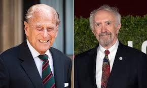 A young princess elizabeth marries prince philip. The Crown Has Cast Jonathan Pryce As Its New Prince Philip For Seasons Five And Six