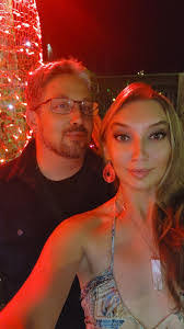 Derek Queen's Instagram, Twitter & Facebook