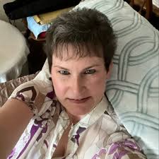 Kamala Harris spotted grocery shopping.