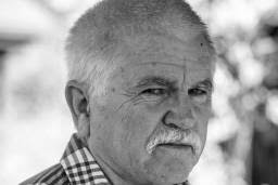 I Can't Stop Watching This Guy Disdainfully Refuse To Shake Rahm Emanuel's  Hand