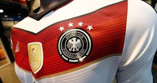 وجاء التأكيد على لسان وكيله رومان غريل وبعد أقل من أسبوع من فوز منتخب ألمانيا ببطولة كأس العالم. Ø£Ø¯ÙŠØ¯Ø§Ø³ Ù‚Ù…ÙŠØµ Ø£Ù„Ù…Ø§Ù†ÙŠØ§ Ø­Ø·Ù… Ø§Ù„Ø£Ø±Ù‚Ø§Ù… ÙˆØ¨Ø§Ø¹ 3 Ù…Ù„ÙŠÙˆÙ† Ù‚Ø·Ø¹Ø© ÙÙŠ Ø³Ù†Ø© Ø®Ø²ÙŠÙ†Ø© Ø§Ù„ÙƒØ±Ø©