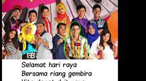 Suasana hari raya (asyiela putri) berlalulah sudah ramadan sebulan berpuasa tiba syawal kita rayakan dengan. Aidilfitri Ceria Bintang Bintang Ceria Popstar 2 Lirik Youtube