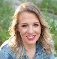 Ariel Shivers's Instagram, Twitter & Facebook