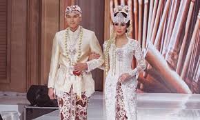 Gambar pakaian adat suku sunda. 7 Pakaian Adat Jawa Barat Keunikannya Baju Tradisional Yang Terkenal Java Travel