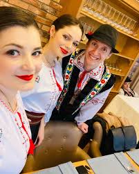 busuioc_moldovenesc ❤️❤️❤️❤️❤️ Foaie busuioc , Învârte-mă bade cu foc, Și  la stînga și la dreapta, Că așa se joacă fata.  #свадьба#молдавскаясвадьбавмоскве#молдавскиетанцы#рускийнародныйтанец  #цыганскийтанец #гагаузкийресторан ...