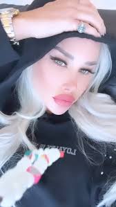 Sarah Strain 🦋 (@sarah.strain) • Threads, Say more