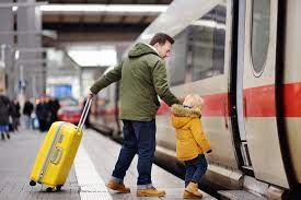 Bahnreisen mit Kind: Regelungen & Angebote für Familien