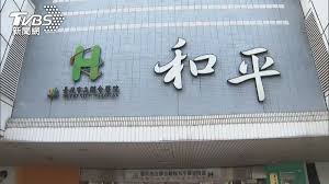 是我們打電話才知道的 然後他已經發燒3天了 從星期五篩檢到現在今早確診 但一直都沒有救護車要來接 剛剛6.的時候有說回來接但現在已經9.半. Mscfvkt Fedmwm