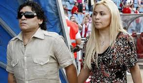 .de big brother, azalia ojeda díaz, alias la negra por intentar cobra un cheque con reporte de robo. Del Flechazo De Amor A Un Hijo Que Su Papa Casi No Vio La Historia De Diego Maradona Y Veronica Ojeda Infobae