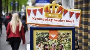 Bekijk ook de laatste trekkingsuitslagen, acties of zeg een loterij op. 20 Jaar Lang 250 000 Euro Per Jaar Koningsdagtrekking Valt In Oisterwijk Rtl Nieuws