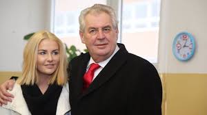 Podle svých slov věří, že se postižené. Rozdelila Je Svatba Kate Zemanova A Jeji Tata Milos Zeman Resi Manzelstvi Pro Gaye Extra Cz
