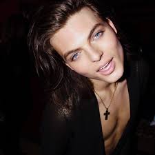 Who is Oliver Stark, the British actor who plays Buck