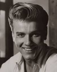 Richard Davalos's Instagram, Twitter & Facebook