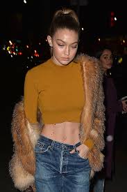 Gigi Hadid S Trainer Breaks Down The Secret To Her Supermodel Abs Fashion Gigi Hadid Abs Fashion Night