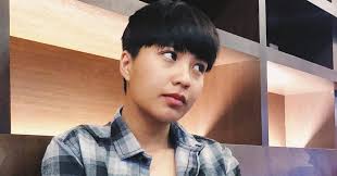 Saya mempunyai sebab tersendiri kenapa masih kekalkan dengan imej berambut pendek kerana saya nak kekal dengan imej sewaktu keluar single warkah untukku. Whoah Akhirnya Janna Nick Buka Mulut Tentang Ucapan Berbayar