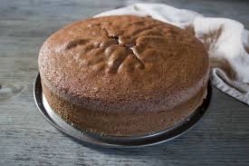 Crostata al cioccolato natalizia, bella da vedere e buona da mangiare, un guscio pasta frolla un cuore di cioccolato, con guarnizioni natalizie. Pan Di Spagna Al Cacao Vasa Vasa Kitchen