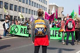 The extinction rebellion are a group of climate change campaigners who demand the government 'tell the truth', 'act now' and look 'beyond politics'. Everything You Need To Know About Extinction Rebellion S Latest Protest Londonist
