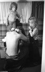 Jane Birkin Gets Ready With Her Daughter Kate And Vanessa Vadim The Daughter Of Actress Jane Fonda And French Filmmaker Roger V Jane Birkin Birkin Jane Fonda