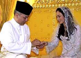 It's really amazing that, except for her eyesight, she's still strong and pretty healthy, able to interact with everyone as she always. Malaysiakini Elite Malays And Their Mixed Marriages