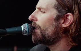 War bis dato nicht so wirklich lady. Watch Bradley Cooper Learn To Sing And Play The Guitar In An Exclusive Behind The Scenes Clip From A Star Is Born