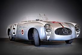 Mercedes Benz Toasts Six Decades Of Sl Roadsters Mercedes Benz 300 Classic Mercedes Classic Cars