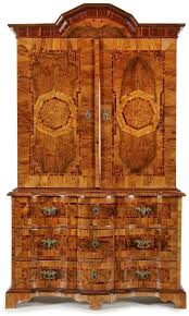 Barock Aufsatzschrank Sachsen Um 1730 Nussbaum U Wurzelnussbaum Furn Ornament Intarsien In Obstholz Antique Furniture Baroque Furniture Antique Cabinets