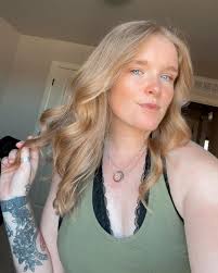 Sami Leach's Instagram, Twitter & Facebook