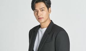 He was born 1987, making this his 28th birthday (korean reckoning). Lee Min Ho Fans Commemorate His 32nd Birthday With 2 8 Million Won Donation To Child Welfare Organization Allkpop