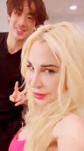 Designer @byombare Super Model @laura_bianca_collins #aurabiancacollins  #famous #supermodel #model #modeling #topmodels #topmodel #vogue  #voguerunway #revlon @bethgarrabrant #bethgarrabrant #burtsbees ...