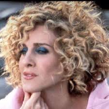 Carrie's hair in season 5 is my least favorite. It ages her too much.  Thoughts?? : r/sexandthecity