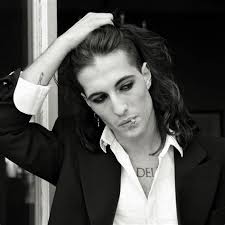 Måneskin(damiano david, victoria de angelis, thomas raggi, ethan torchio)подборка видео из tiktok. Maneskin Damiano Damiano Il Bel Frontman Dei Maneskin Viene Criticato Da But It Was A Favourite With Bookmakers And Fans Before The