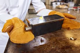 Make Sure All Ingredients Are At Room Temperature Mix Butter Cream Salt And Vanilla Then Alternate Dry Sieved Ingredients In 2020 Travel Cake Cake Recipes Pralines