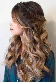 Maximum Teenage Girls Are Fond Of This Prom Hairstyle Because Of Its Trendy And Voluminized Look Prom Hairstyles For Long Hair Down Hairstyles Long Hair Styles